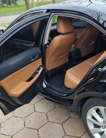 Черный Лексус ИС, объемом двигателя 2.5 л и пробегом 142 тыс. км за 16000 $, фото 5 на Automoto.ua