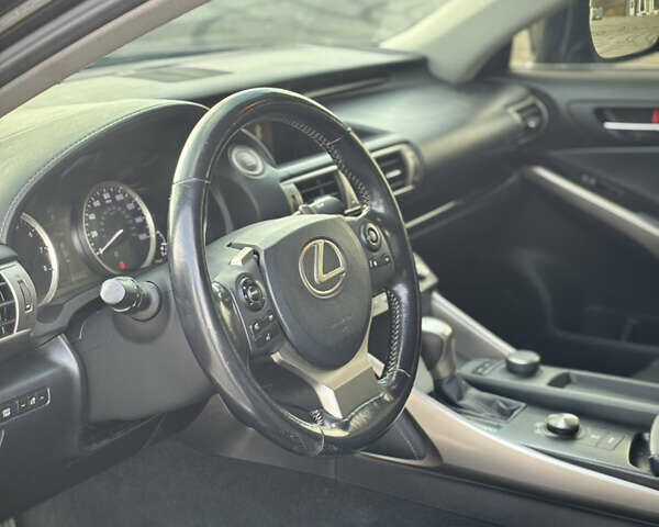 Черный Лексус ИС, объемом двигателя 2 л и пробегом 140 тыс. км за 18500 $, фото 7 на Automoto.ua