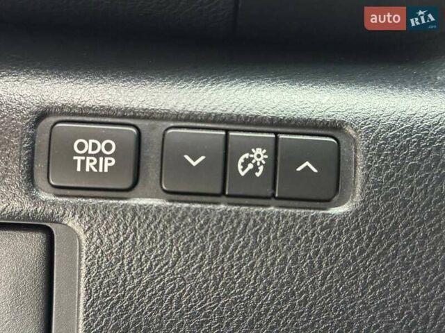 Черный Лексус ИС, объемом двигателя 2 л и пробегом 199 тыс. км за 15990 $, фото 17 на Automoto.ua