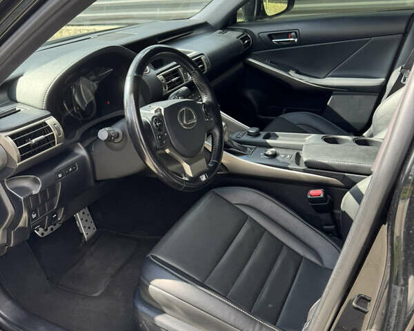 Чорний Лексус ІС, об'ємом двигуна 2 л та пробігом 80 тис. км за 19300 $, фото 7 на Automoto.ua