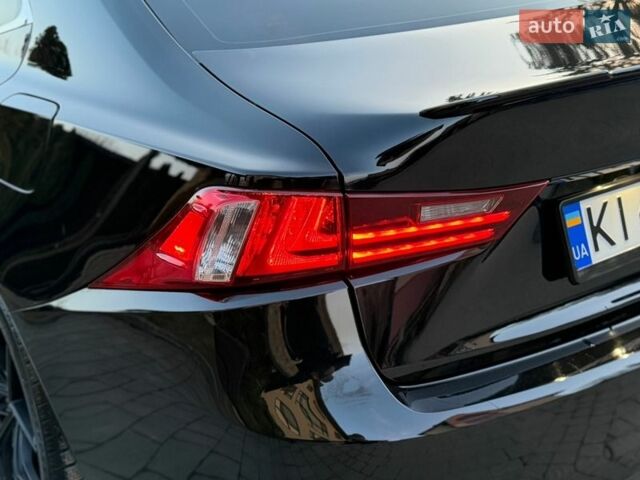 Чорний Лексус ІС, об'ємом двигуна 2 л та пробігом 160 тис. км за 17700 $, фото 10 на Automoto.ua