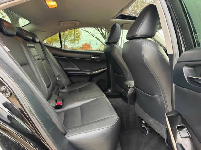 Черный Лексус ИС, объемом двигателя 3.5 л и пробегом 71 тыс. км за 11100 $, фото 8 на Automoto.ua