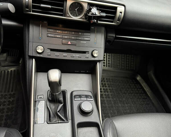 Черный Лексус ИС, объемом двигателя 2 л и пробегом 197 тыс. км за 17000 $, фото 28 на Automoto.ua