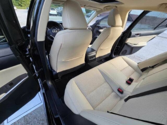 Чорний Лексус ІС, об'ємом двигуна 2 л та пробігом 71 тис. км за 15300 $, фото 13 на Automoto.ua