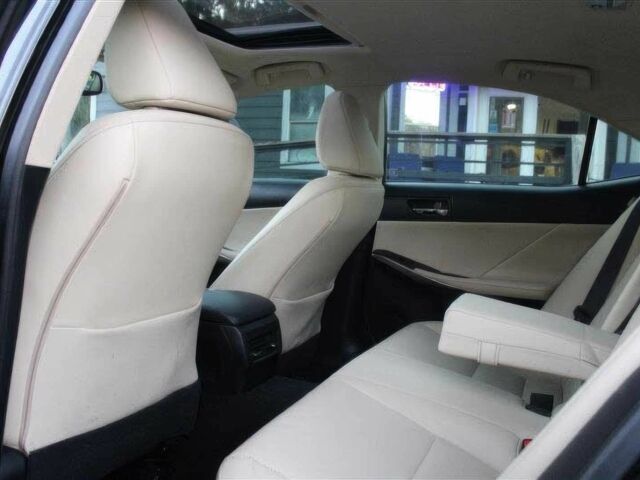 Черный Лексус ИС, объемом двигателя 2 л и пробегом 75 тыс. км за 11000 $, фото 9 на Automoto.ua