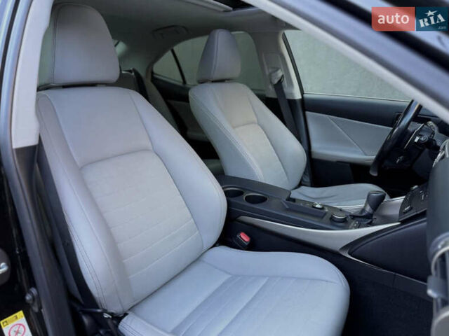 Черный Лексус ИС, объемом двигателя 2.49 л и пробегом 170 тыс. км за 18000 $, фото 10 на Automoto.ua