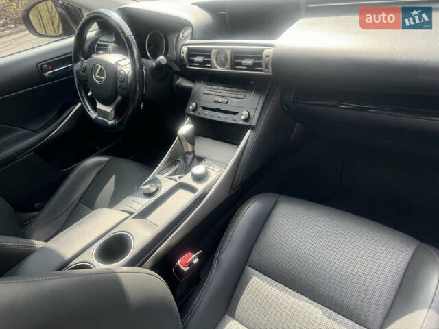 Чорний Лексус ІС, об'ємом двигуна 2 л та пробігом 72 тис. км за 18500 $, фото 8 на Automoto.ua