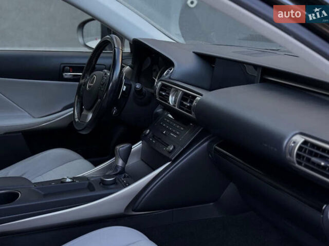Черный Лексус ИС, объемом двигателя 2.49 л и пробегом 170 тыс. км за 18000 $, фото 13 на Automoto.ua