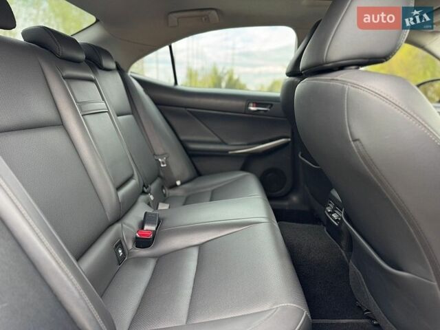Черный Лексус ИС, объемом двигателя 2 л и пробегом 165 тыс. км за 13990 $, фото 9 на Automoto.ua