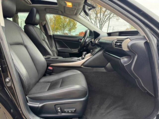 Черный Лексус ИС, объемом двигателя 3.5 л и пробегом 71 тыс. км за 11100 $, фото 4 на Automoto.ua