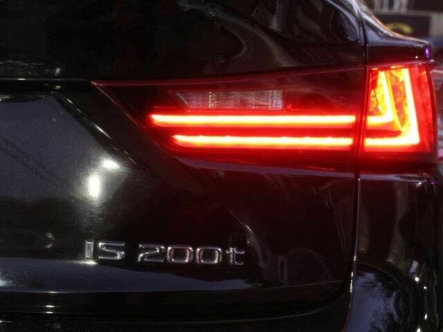 Черный Лексус ИС, объемом двигателя 2 л и пробегом 75 тыс. км за 11000 $, фото 13 на Automoto.ua