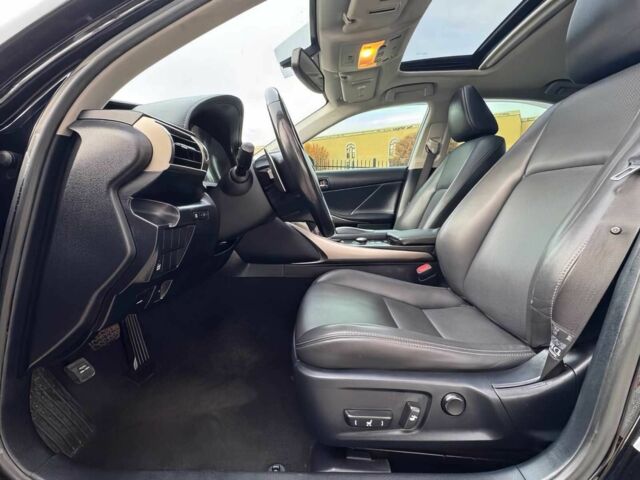 Черный Лексус ИС, объемом двигателя 3.5 л и пробегом 71 тыс. км за 11100 $, фото 5 на Automoto.ua