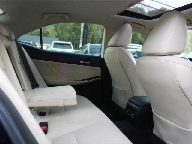 Черный Лексус ИС, объемом двигателя 2 л и пробегом 75 тыс. км за 11000 $, фото 8 на Automoto.ua