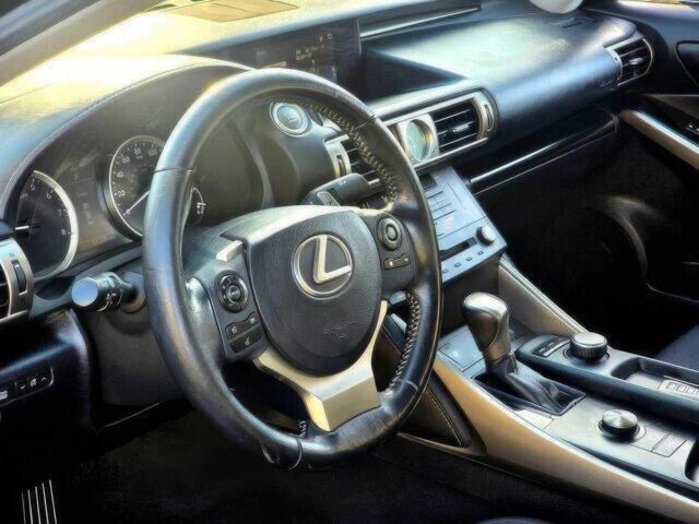 Чорний Лексус ІС, об'ємом двигуна 3 л та пробігом 79 тис. км за 5900 $, фото 9 на Automoto.ua