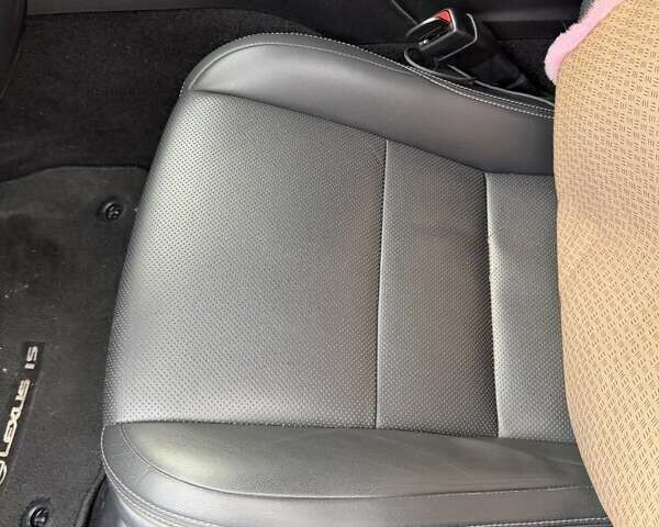 Черный Лексус ИС, объемом двигателя 2 л и пробегом 158 тыс. км за 17400 $, фото 13 на Automoto.ua