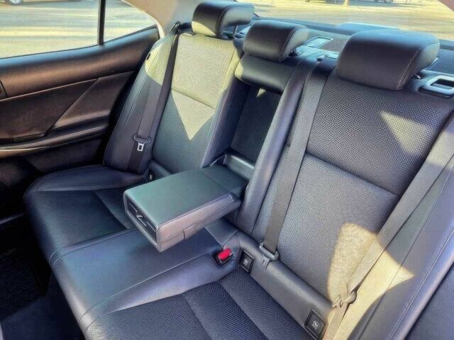 Чорний Лексус ІС, об'ємом двигуна 3 л та пробігом 79 тис. км за 5900 $, фото 15 на Automoto.ua