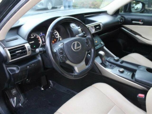 Черный Лексус ИС, объемом двигателя 2 л и пробегом 75 тыс. км за 11000 $, фото 6 на Automoto.ua