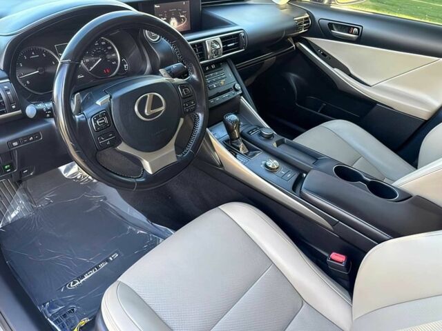 Черный Лексус ИС, объемом двигателя 3.5 л и пробегом 52 тыс. км за 15200 $, фото 4 на Automoto.ua