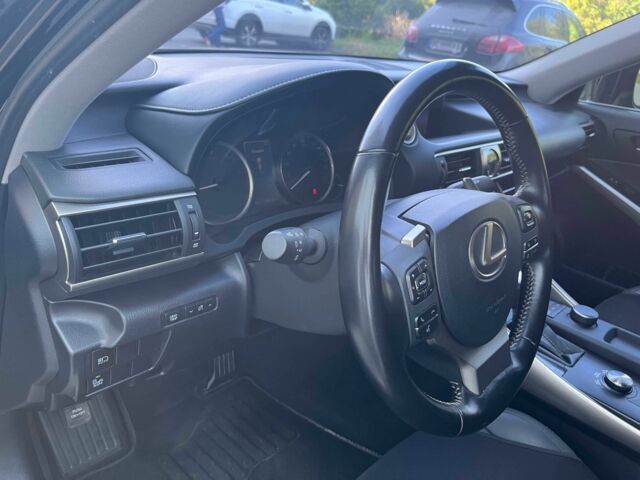Чорний Лексус ІС, об'ємом двигуна 2 л та пробігом 51 тис. км за 27700 $, фото 4 на Automoto.ua
