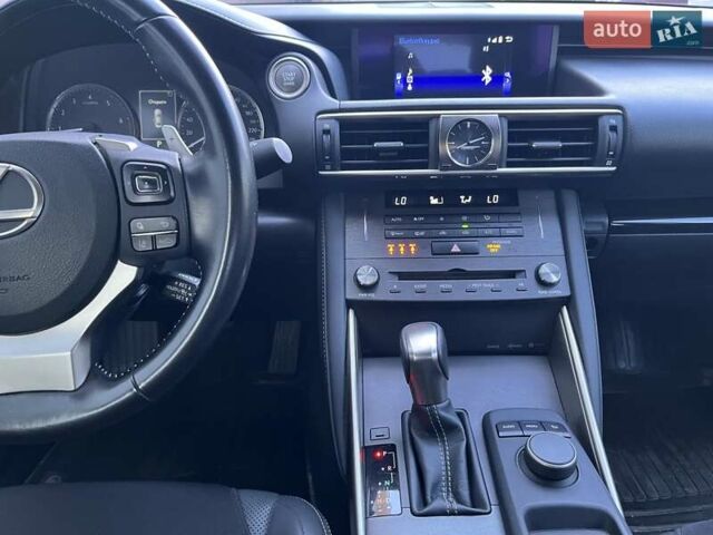 Черный Лексус ИС, объемом двигателя 2 л и пробегом 51 тыс. км за 29200 $, фото 6 на Automoto.ua