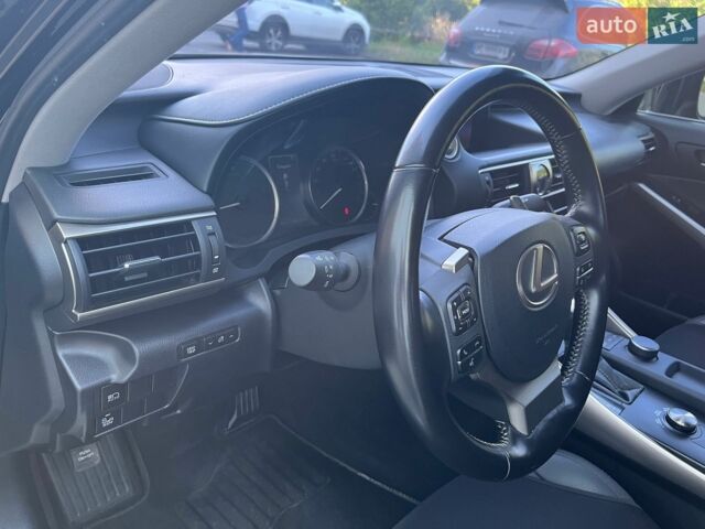 Черный Лексус ИС, объемом двигателя 2 л и пробегом 52 тыс. км за 22700 $, фото 2 на Automoto.ua