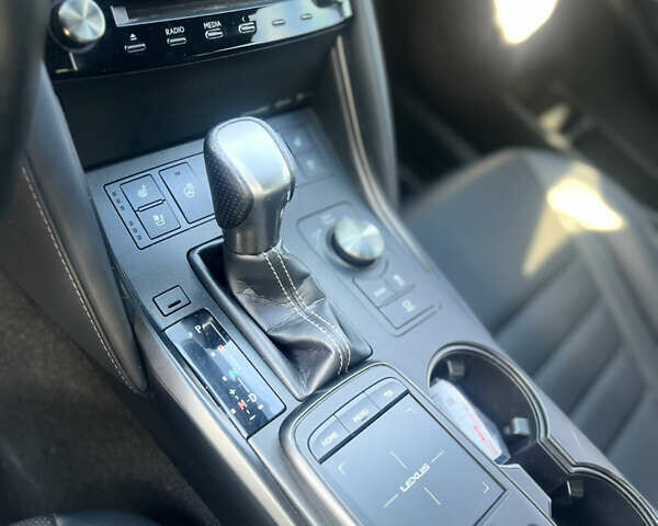 Чорний Лексус ІС, об'ємом двигуна 3.46 л та пробігом 108 тис. км за 38800 $, фото 7 на Automoto.ua