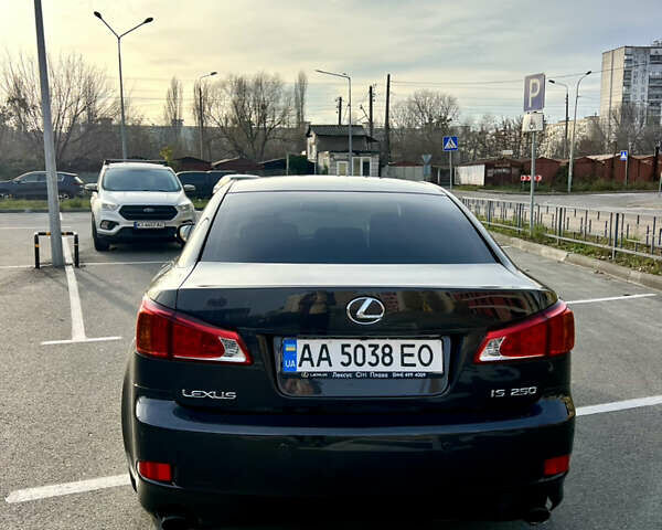 Коричневый Лексус ИС, объемом двигателя 2.5 л и пробегом 169 тыс. км за 10800 $, фото 3 на Automoto.ua