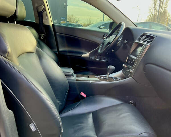 Коричневый Лексус ИС, объемом двигателя 2.5 л и пробегом 169 тыс. км за 10800 $, фото 9 на Automoto.ua