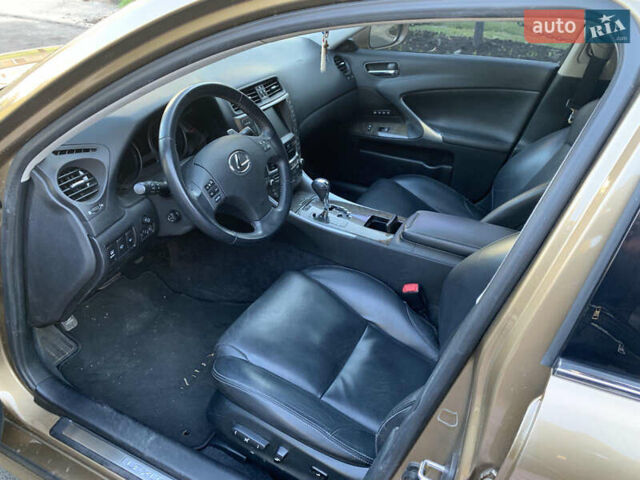 Коричневий Лексус ІС, об'ємом двигуна 2.5 л та пробігом 71 тис. км за 13900 $, фото 2 на Automoto.ua