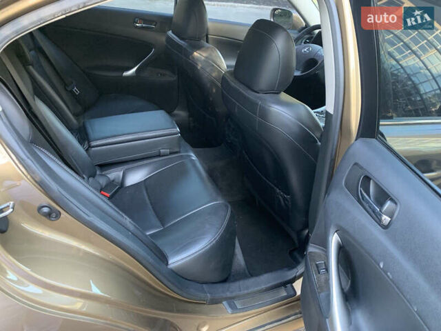 Коричневий Лексус ІС, об'ємом двигуна 2.5 л та пробігом 71 тис. км за 13900 $, фото 9 на Automoto.ua