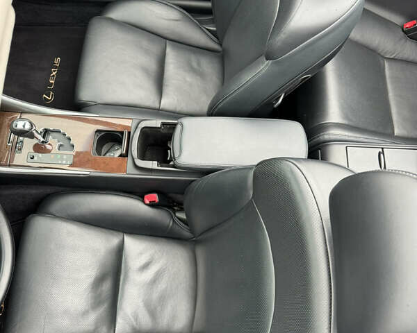 Красный Лексус ИС, объемом двигателя 2.5 л и пробегом 220 тыс. км за 16500 $, фото 23 на Automoto.ua