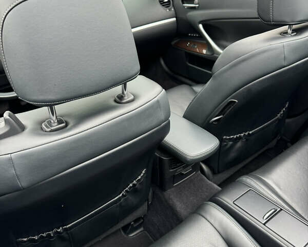 Красный Лексус ИС, объемом двигателя 2.5 л и пробегом 220 тыс. км за 16500 $, фото 21 на Automoto.ua