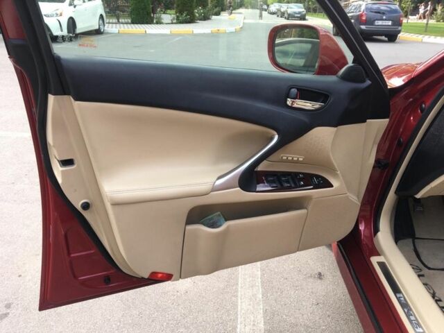 Лексус ІС 2006 у Буче на Automoto.ua Червоний Лексус ІС, об'ємом двигуна 2.5 л та пробігом 230 тис. км за 8100 $, фото 4 на Automoto.ua