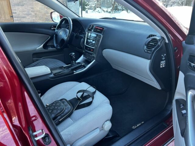 Червоний Лексус ІС, об'ємом двигуна 2.2 л та пробігом 272 тис. км за 8000 $, фото 11 на Automoto.ua