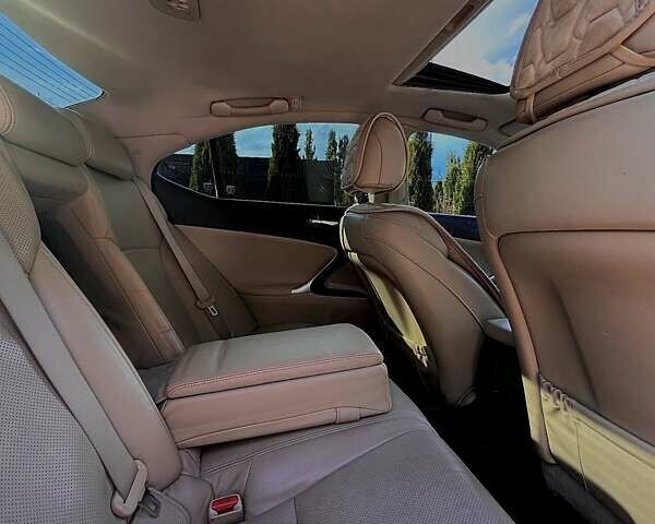 Красный Лексус ИС, объемом двигателя 2.5 л и пробегом 222 тыс. км за 12800 $, фото 15 на Automoto.ua
