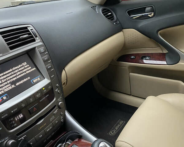 Червоний Лексус ІС, об'ємом двигуна 2.5 л та пробігом 270 тис. км за 8500 $, фото 2 на Automoto.ua