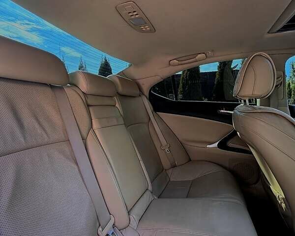 Красный Лексус ИС, объемом двигателя 2.5 л и пробегом 222 тыс. км за 12800 $, фото 17 на Automoto.ua