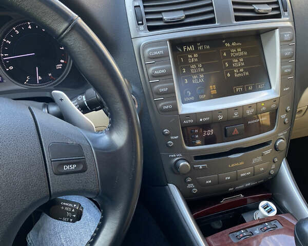 Червоний Лексус ІС, об'ємом двигуна 2.5 л та пробігом 270 тис. км за 8500 $, фото 6 на Automoto.ua