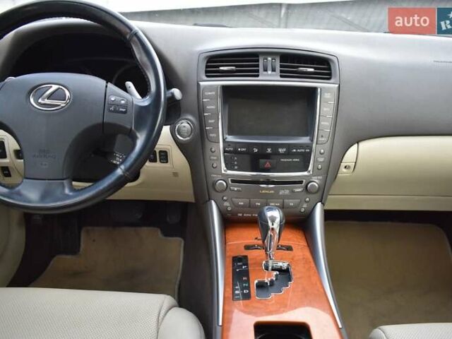 Красный Лексус ИС, объемом двигателя 2.5 л и пробегом 147 тыс. км за 9300 $, фото 6 на Automoto.ua