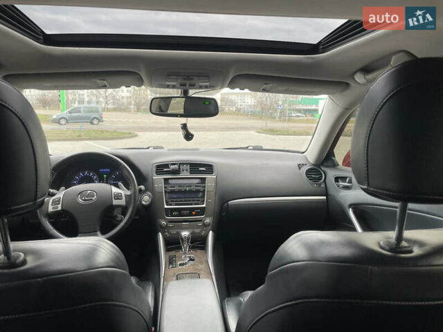 Красный Лексус ИС, объемом двигателя 2.5 л и пробегом 220 тыс. км за 11000 $, фото 12 на Automoto.ua