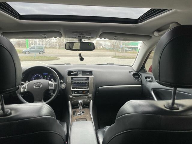 Красный Лексус ИС, объемом двигателя 2.5 л и пробегом 220 тыс. км за 11000 $, фото 10 на Automoto.ua