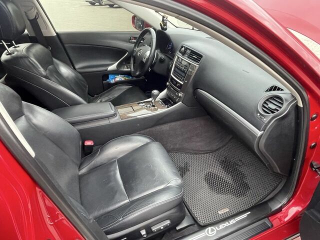 Красный Лексус ИС, объемом двигателя 2.5 л и пробегом 220 тыс. км за 11000 $, фото 12 на Automoto.ua