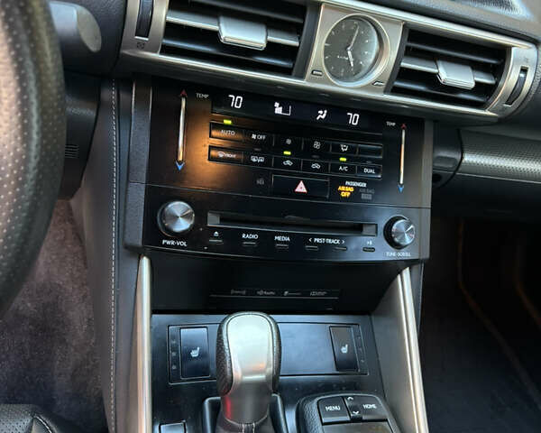 Червоний Лексус ІС, об'ємом двигуна 2.5 л та пробігом 154 тис. км за 15600 $, фото 7 на Automoto.ua