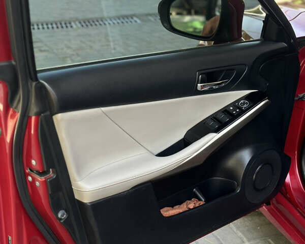 Красный Лексус ИС, объемом двигателя 2.5 л и пробегом 175 тыс. км за 14200 $, фото 14 на Automoto.ua