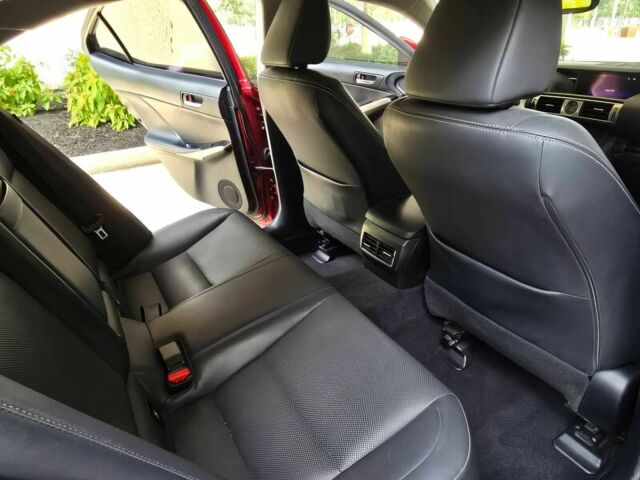 Лексус ИС 2015 в Чернигове на Automoto.ua Красный Лексус ИС, объемом двигателя 2.5 л и пробегом 76 тыс. км за 14300 $, фото 10 на Automoto.ua