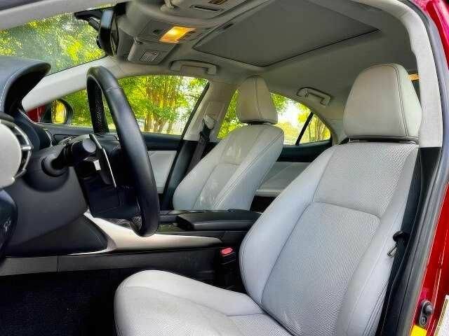Красный Лексус ИС, объемом двигателя 2.5 л и пробегом 110 тыс. км за 3900 $, фото 10 на Automoto.ua