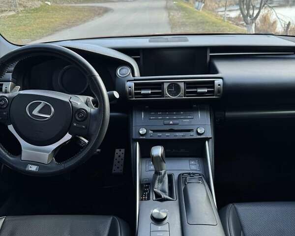 Красный Лексус ИС, объемом двигателя 2.5 л и пробегом 150 тыс. км за 15500 $, фото 2 на Automoto.ua