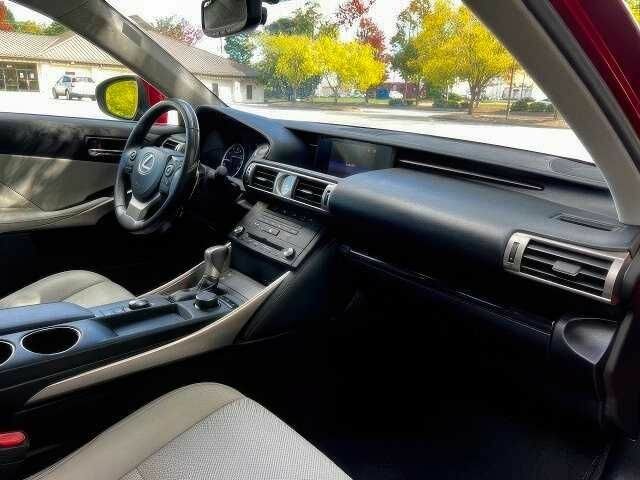 Красный Лексус ИС, объемом двигателя 2.5 л и пробегом 110 тыс. км за 3900 $, фото 13 на Automoto.ua