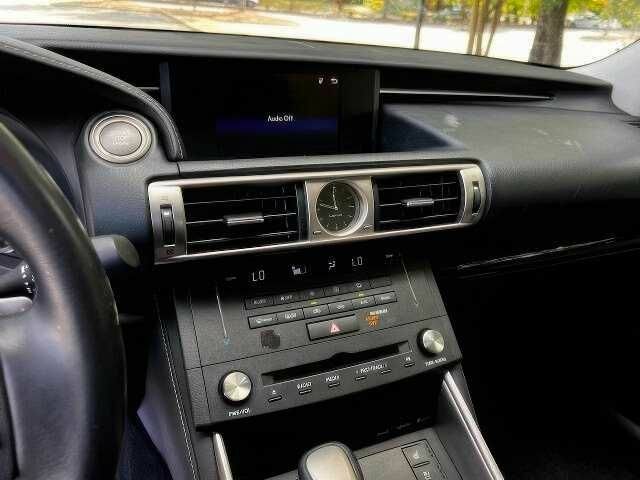 Красный Лексус ИС, объемом двигателя 2.5 л и пробегом 110 тыс. км за 3900 $, фото 17 на Automoto.ua