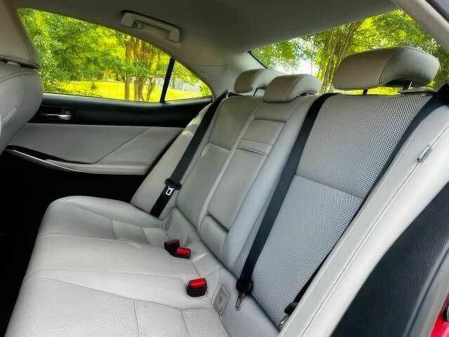 Красный Лексус ИС, объемом двигателя 2.5 л и пробегом 110 тыс. км за 3900 $, фото 12 на Automoto.ua